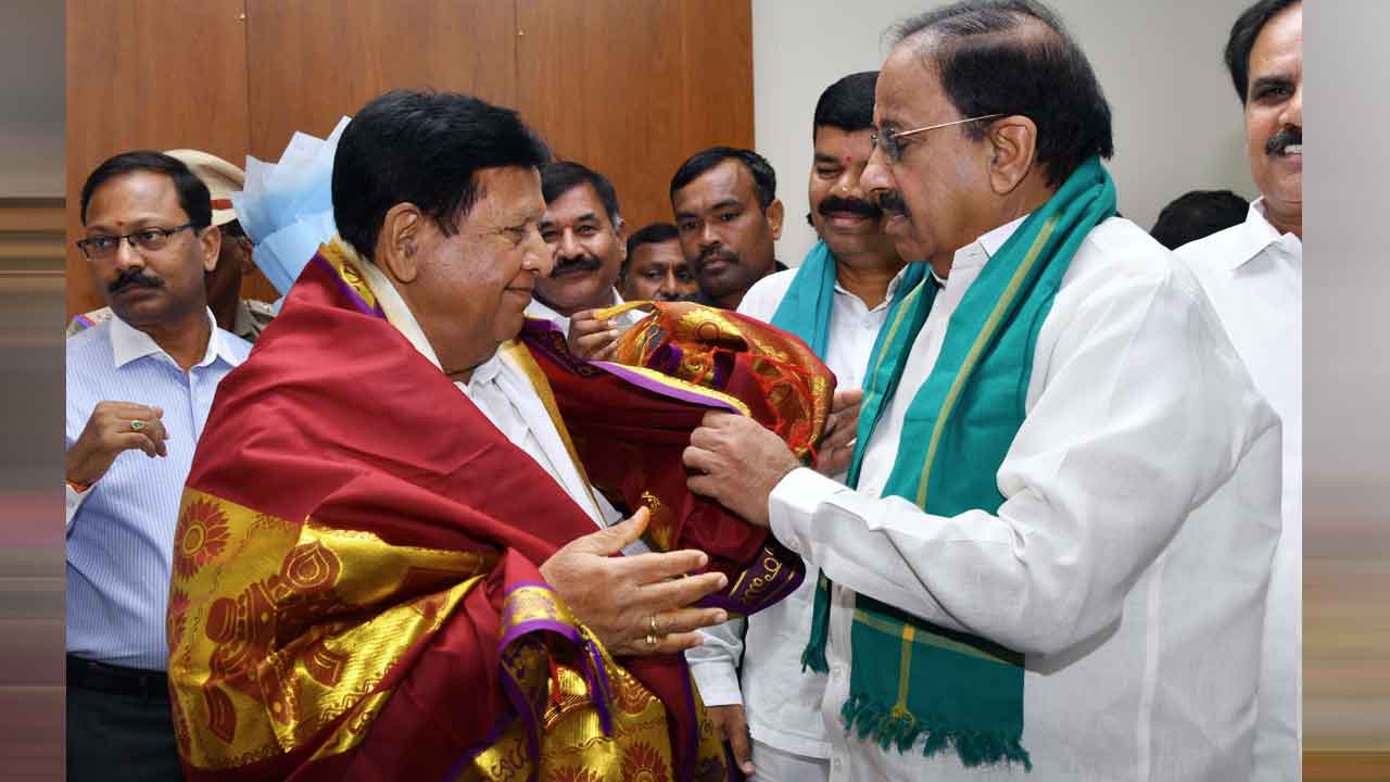 Sudarshan Reddy: తెలంగాణ ప్రభుత్వ సలహాదారుగా పదవీ బాధ్యతలను స్వీకరించిన సుదర్శన్ రెడ్డి