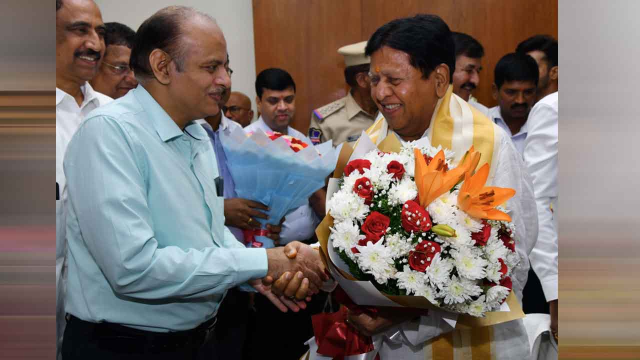 Sudarshan Reddy: తెలంగాణ ప్రభుత్వ సలహాదారుగా పదవీ బాధ్యతలను స్వీకరించిన సుదర్శన్ రెడ్డి