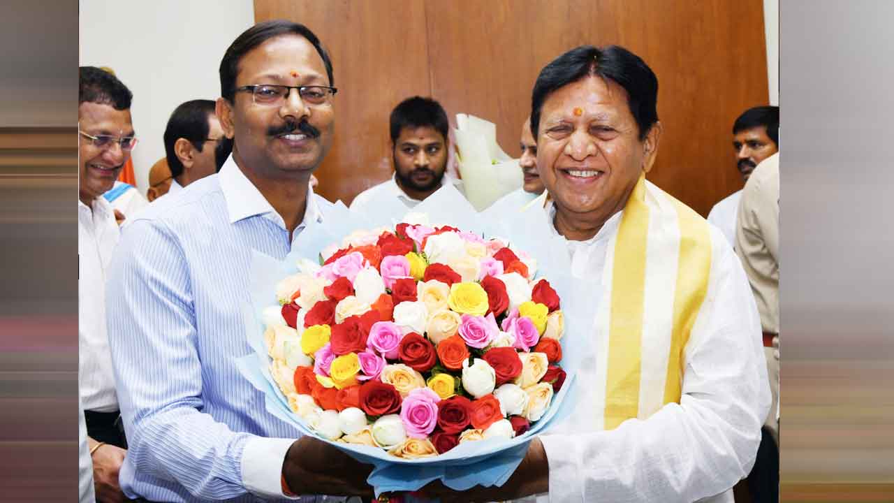 Sudarshan Reddy: తెలంగాణ ప్రభుత్వ సలహాదారుగా పదవీ బాధ్యతలను స్వీకరించిన సుదర్శన్ రెడ్డి