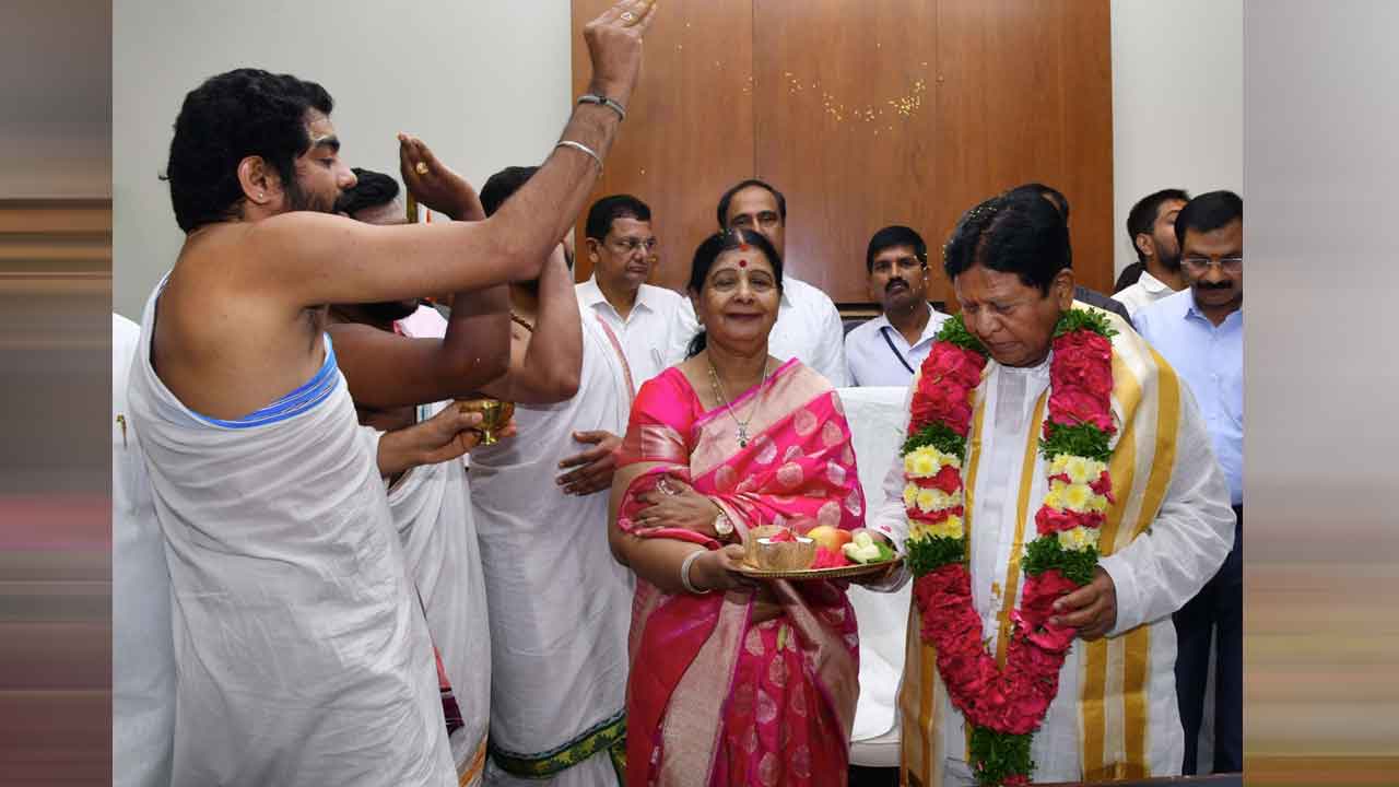 Sudarshan Reddy: తెలంగాణ ప్రభుత్వ సలహాదారుగా పదవీ బాధ్యతలను స్వీకరించిన సుదర్శన్ రెడ్డి