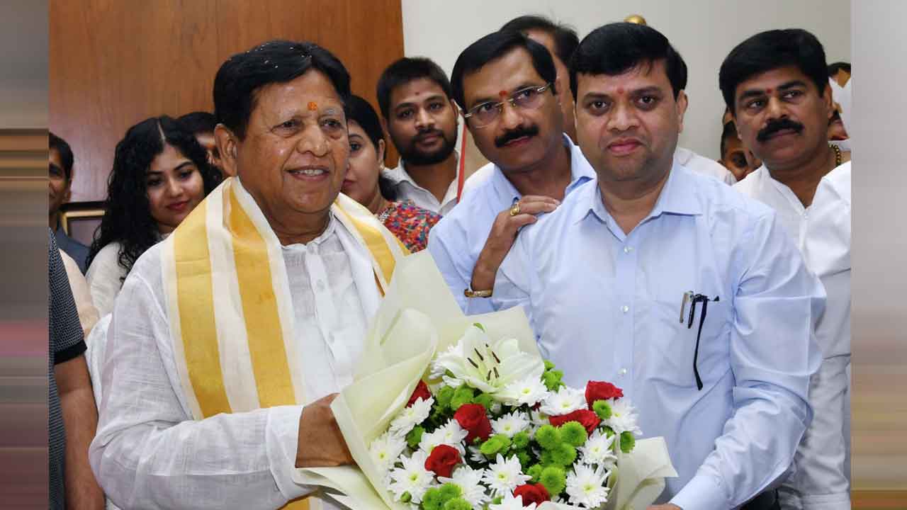 Sudarshan Reddy: తెలంగాణ ప్రభుత్వ సలహాదారుగా పదవీ బాధ్యతలను స్వీకరించిన సుదర్శన్ రెడ్డి