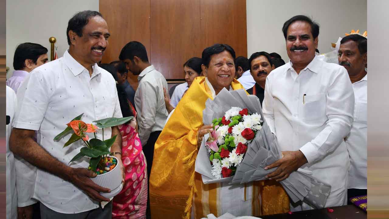 Sudarshan Reddy: తెలంగాణ ప్రభుత్వ సలహాదారుగా పదవీ బాధ్యతలను స్వీకరించిన సుదర్శన్ రెడ్డి