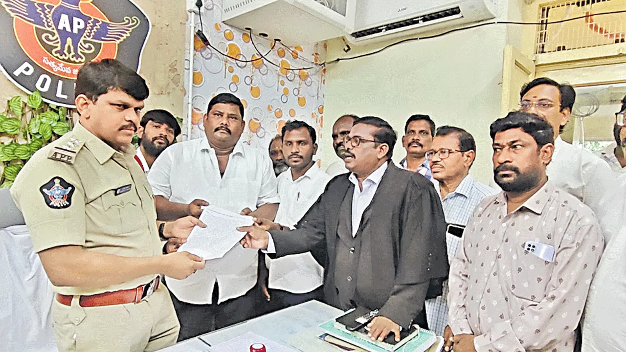 ఎమ్మెల్యే ఆదిరెడ్డి వాసుపై అసత్య ప్రచారం..