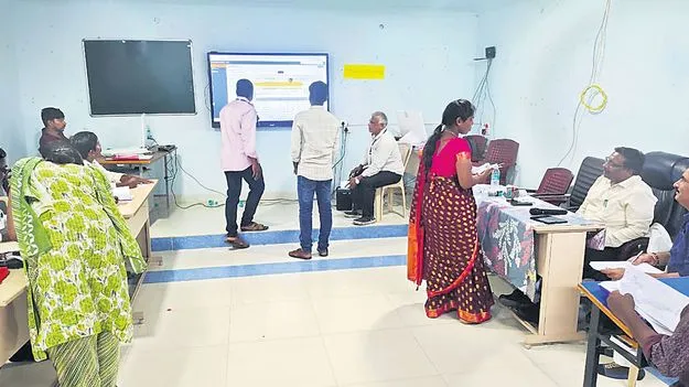 Teachers: షెడ్యూల్‌ ప్రకారం జరగని కౌన్సెలింగ్‌ 