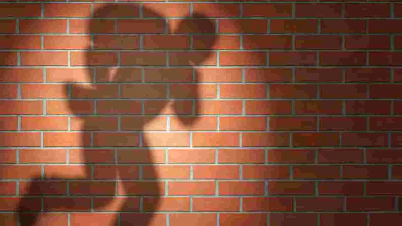 Tenali Theft: రెండు భారీ చోరీలు.. ఆందోళనలో ప్రజలు