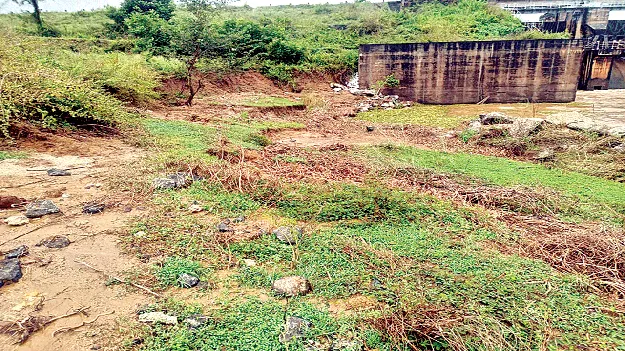 Totapalli   తోటపల్లి గేట్లు మూసివేత