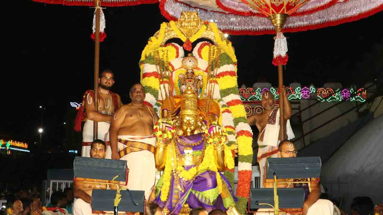Tirumala: తిరుమలలో వైభవంగా పౌర్ణమి గరుడసేవ