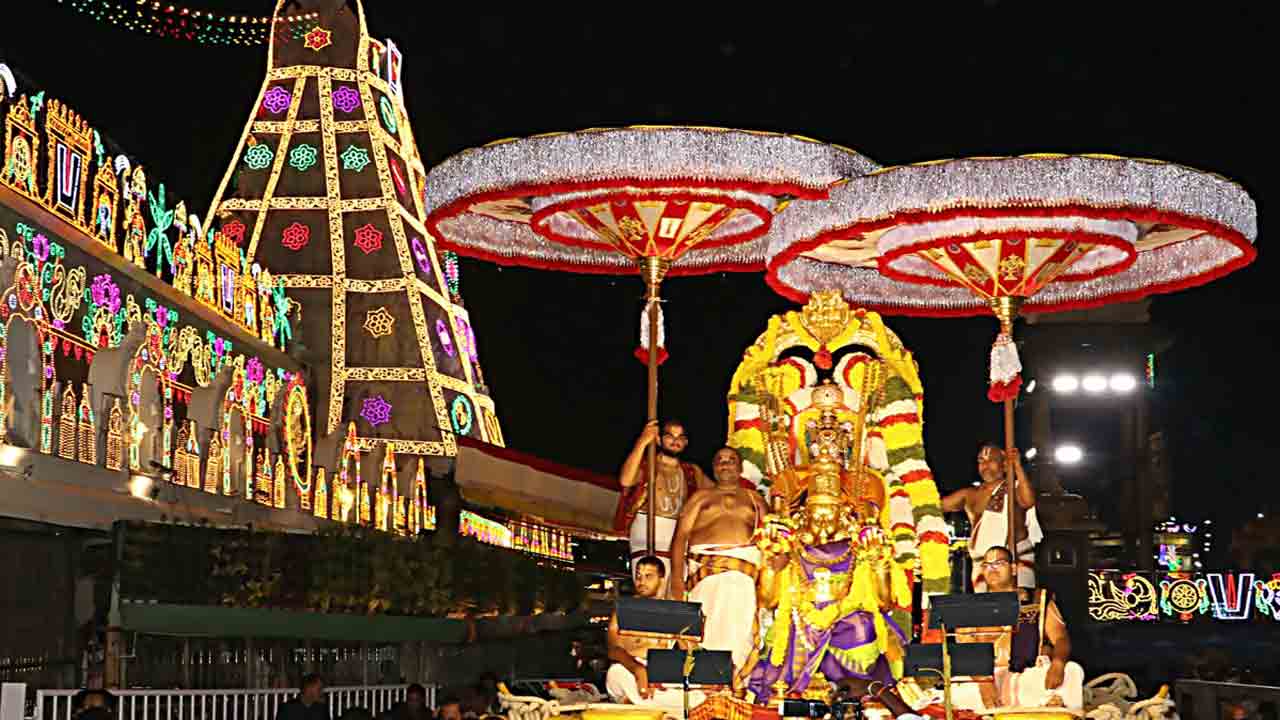 Tirumala: తిరుమలలో వైభవంగా పౌర్ణమి గరుడసేవ