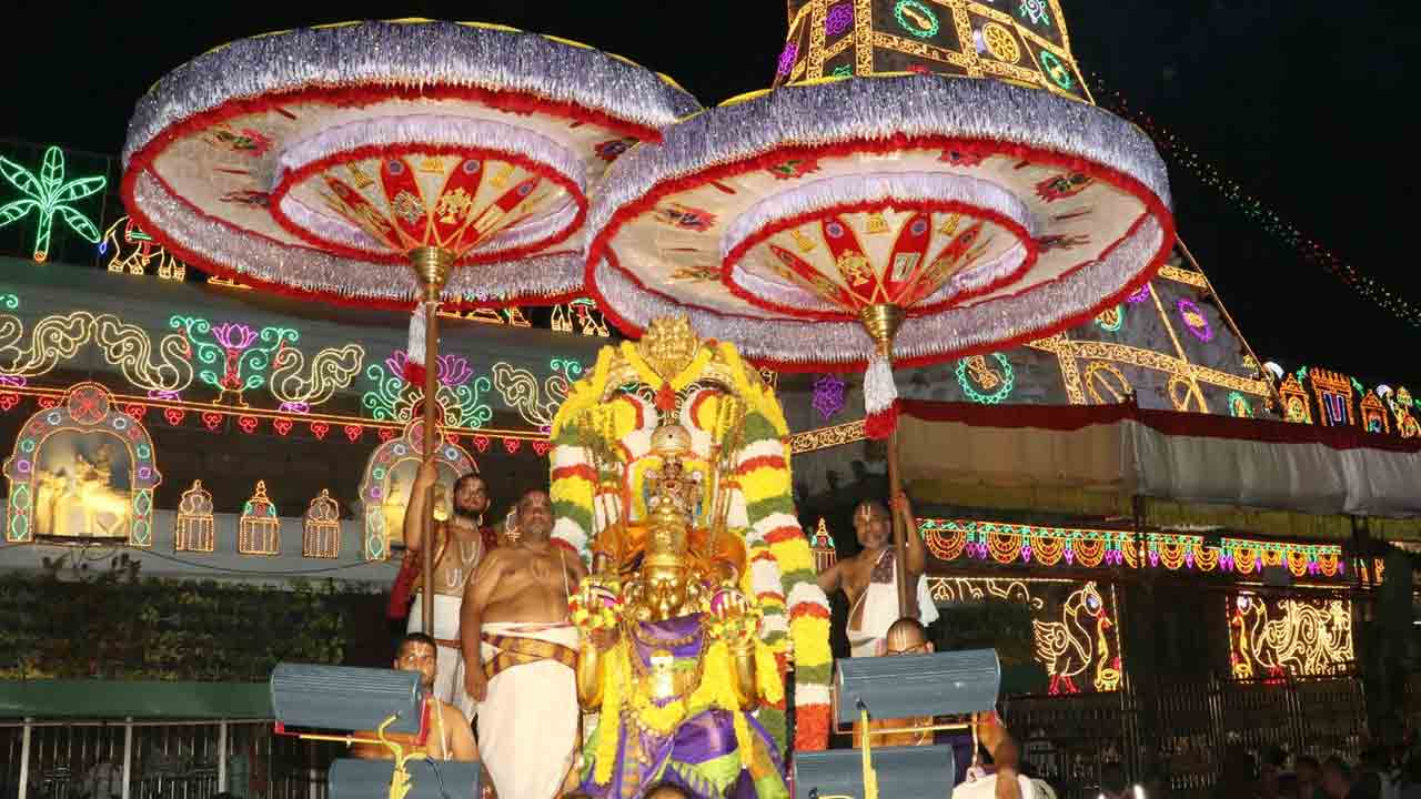 Tirumala: తిరుమలలో వైభవంగా పౌర్ణమి గరుడసేవ
