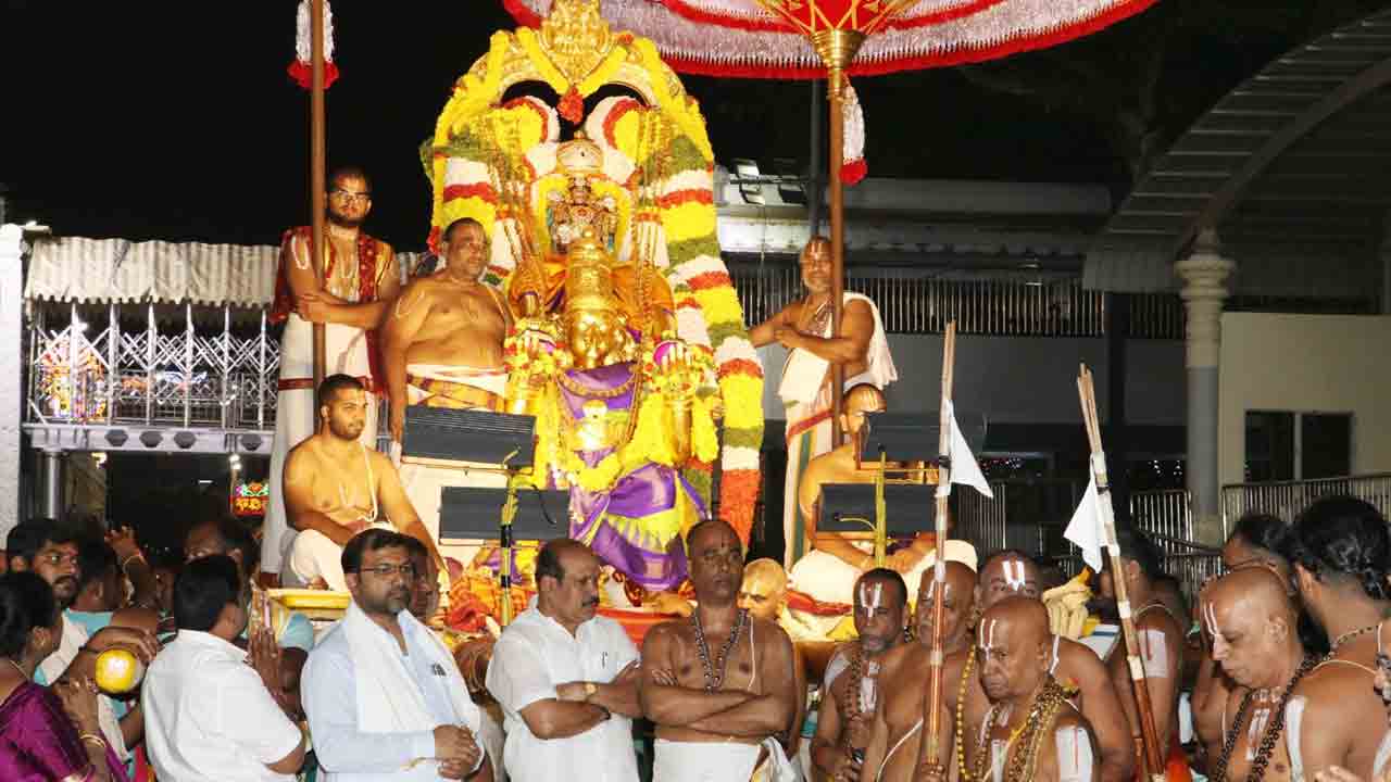 Tirumala: తిరుమలలో వైభవంగా పౌర్ణమి గరుడసేవ