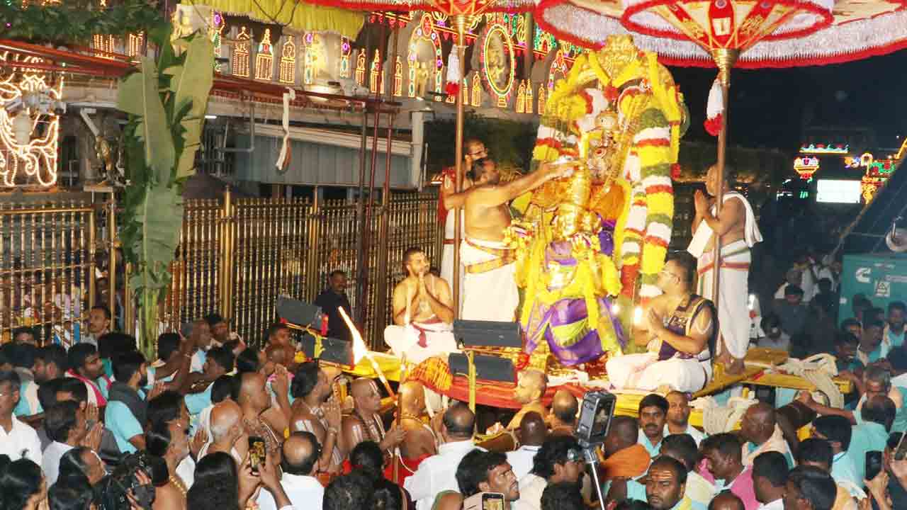 Tirumala: తిరుమలలో వైభవంగా పౌర్ణమి గరుడసేవ