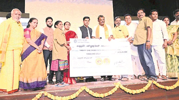 మ్యానిఫెస్టోలో లేకున్నా ఆటోడ్రైవర్లకు సాయం