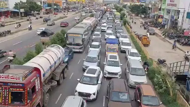 Dasara Return Traffic: చౌటుప్పల్‌లో భారీగా ట్రాఫిక్ జామ్... పత్తా లేని పోలీసులు