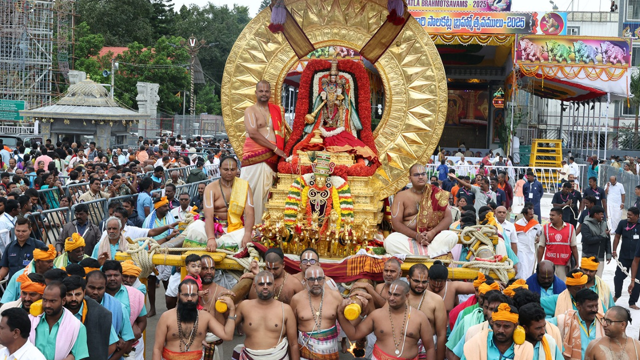 తిరుమల శ్రీవారి బ్రహ్మోత్సవాలు..శోభాయమాన స్నపన తిరుమంజనం