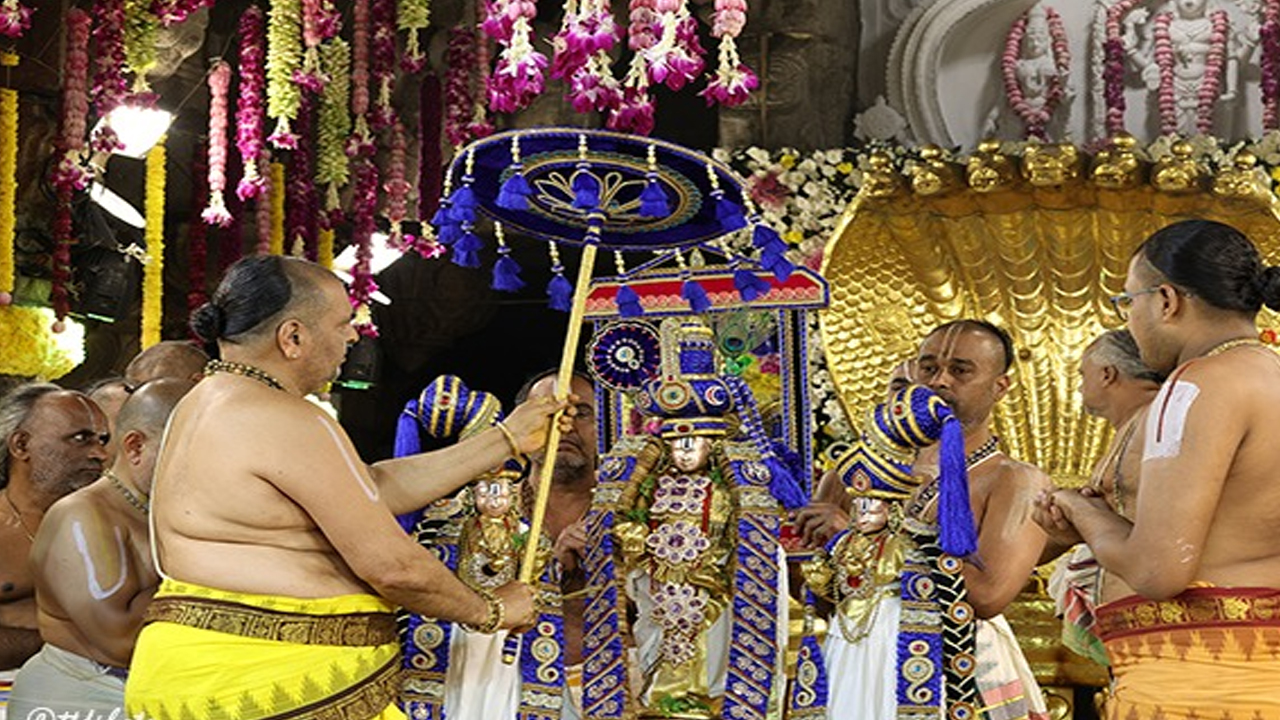 తిరుమల శ్రీవారి బ్రహ్మోత్సవాలు..శోభాయమాన స్నపన తిరుమంజనం