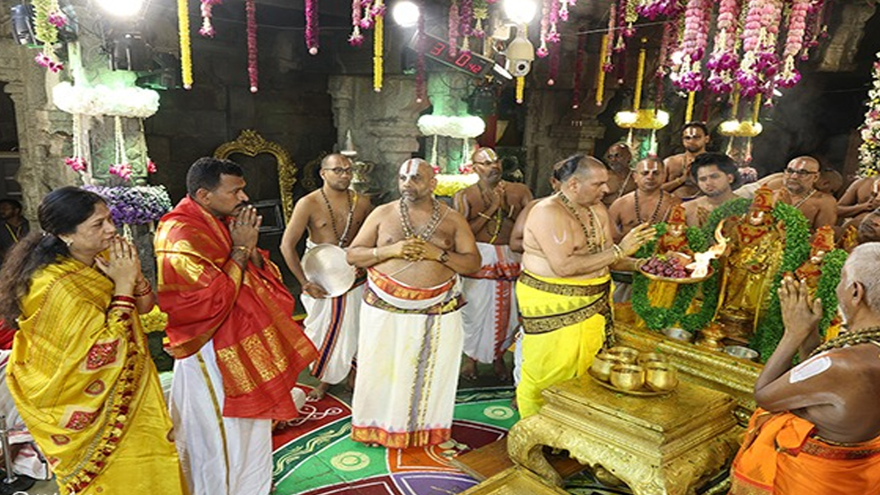 తిరుమల శ్రీవారి బ్రహ్మోత్సవాలు..శోభాయమాన స్నపన తిరుమంజనం