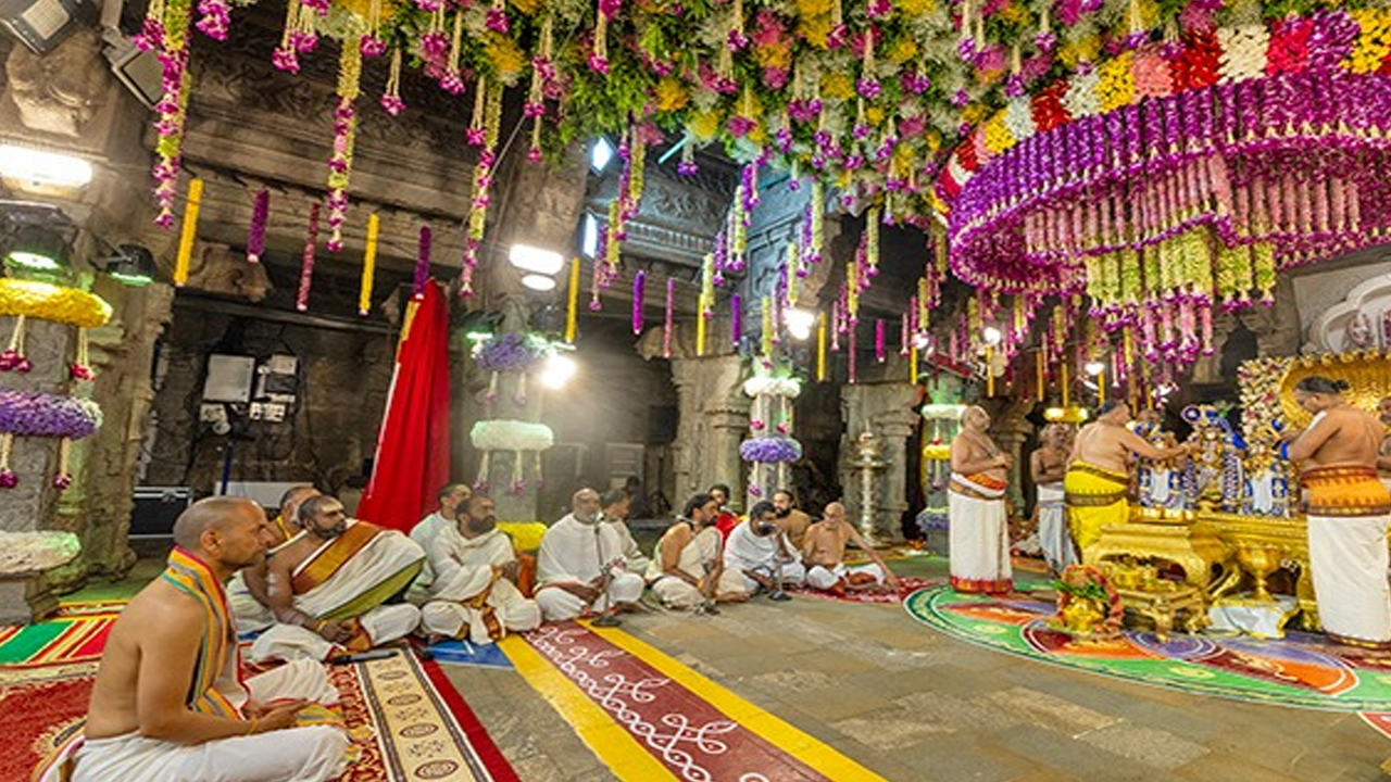 తిరుమల శ్రీవారి బ్రహ్మోత్సవాలు..శోభాయమాన స్నపన తిరుమంజనం