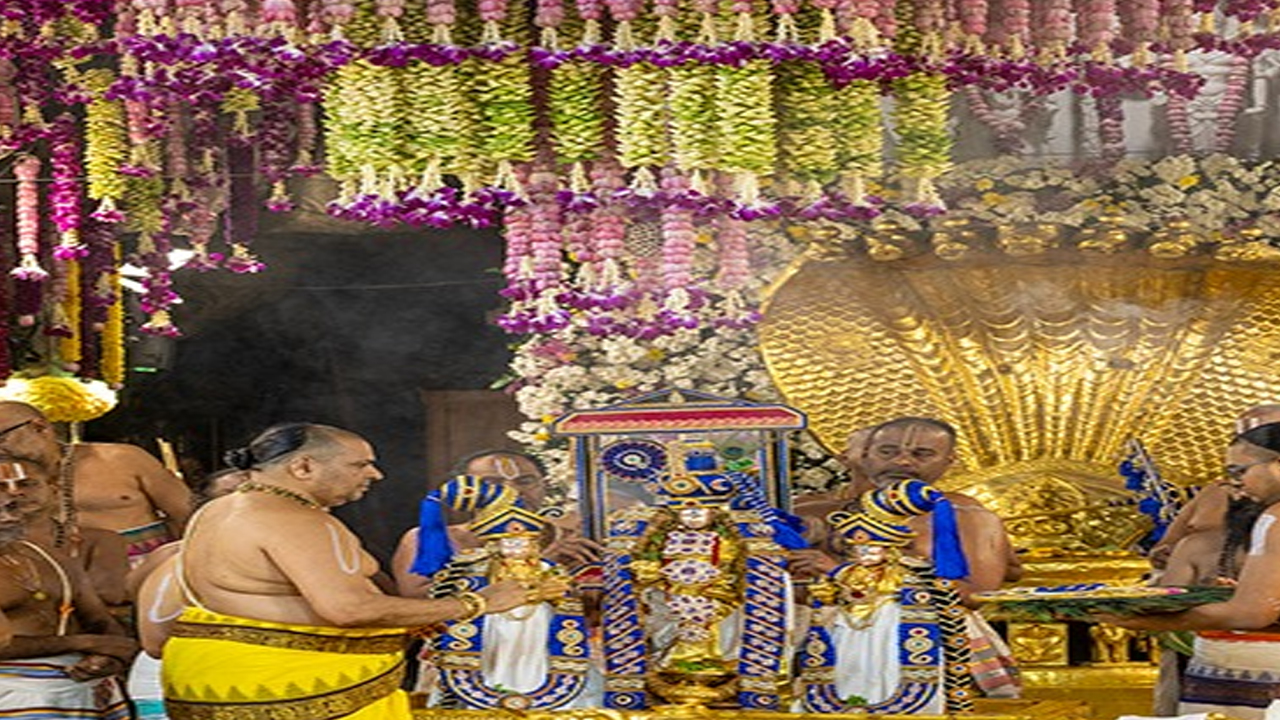 తిరుమల శ్రీవారి బ్రహ్మోత్సవాలు..శోభాయమాన స్నపన తిరుమంజనం
