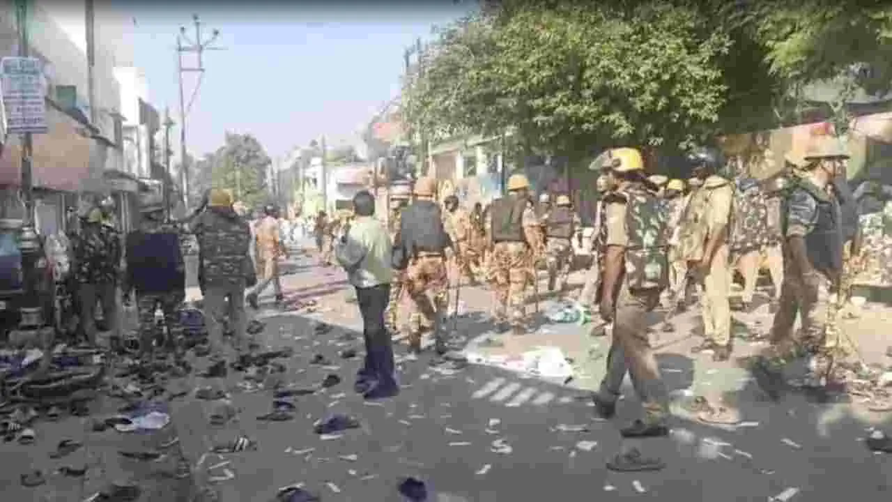 I Love Muhammad Row: ముదిరిన వివాదం.. బరేలిలో ఘర్షణలు, పోలీసుల లాఠీచార్జి