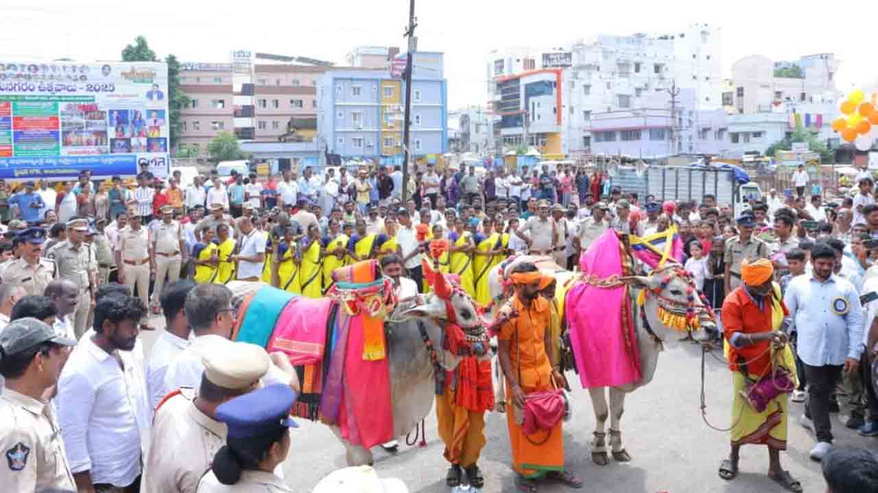 Vijayanagara Utsavalu: వైభవంగా విజయనగర ఉత్సవాలు ప్రారంభం