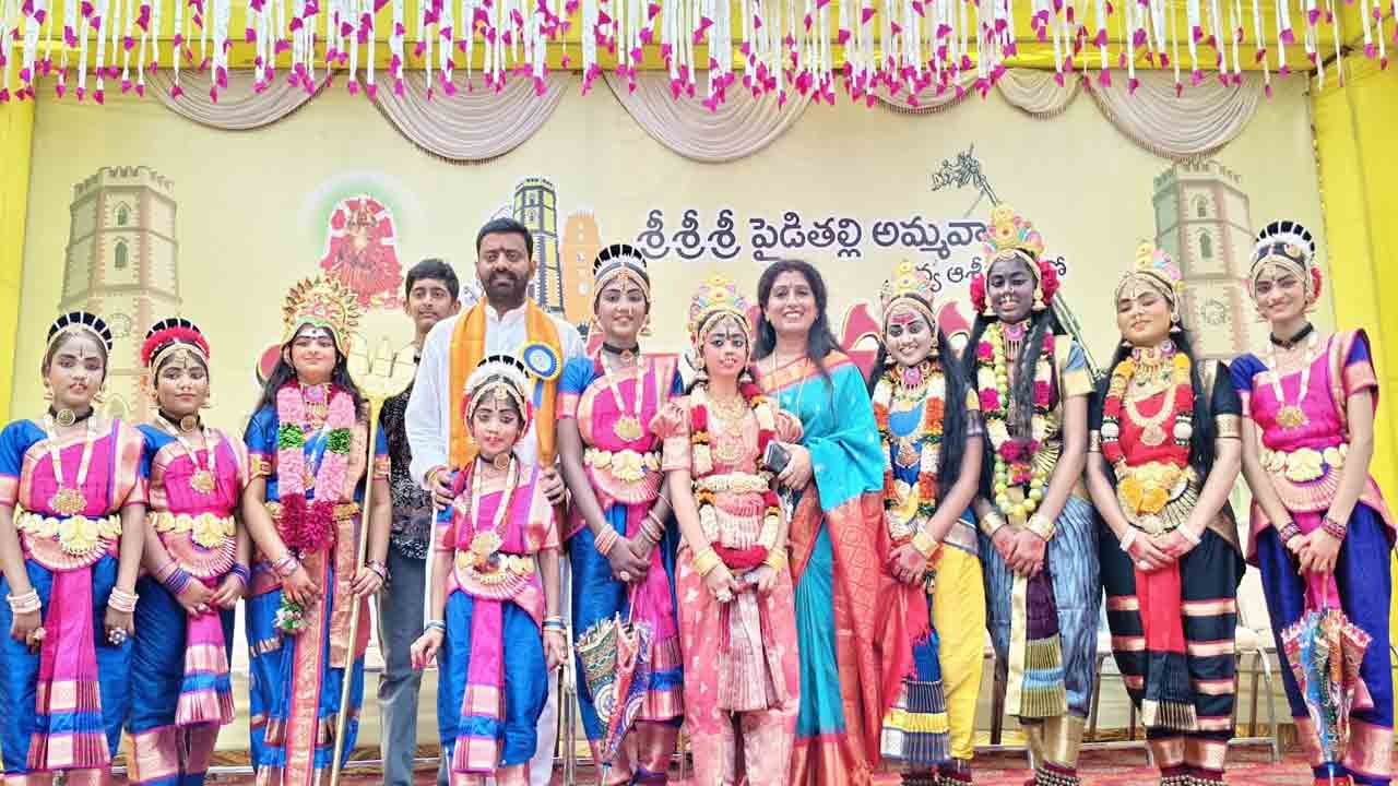 Vijayanagara Utsavalu: వైభవంగా విజయనగర ఉత్సవాలు ప్రారంభం