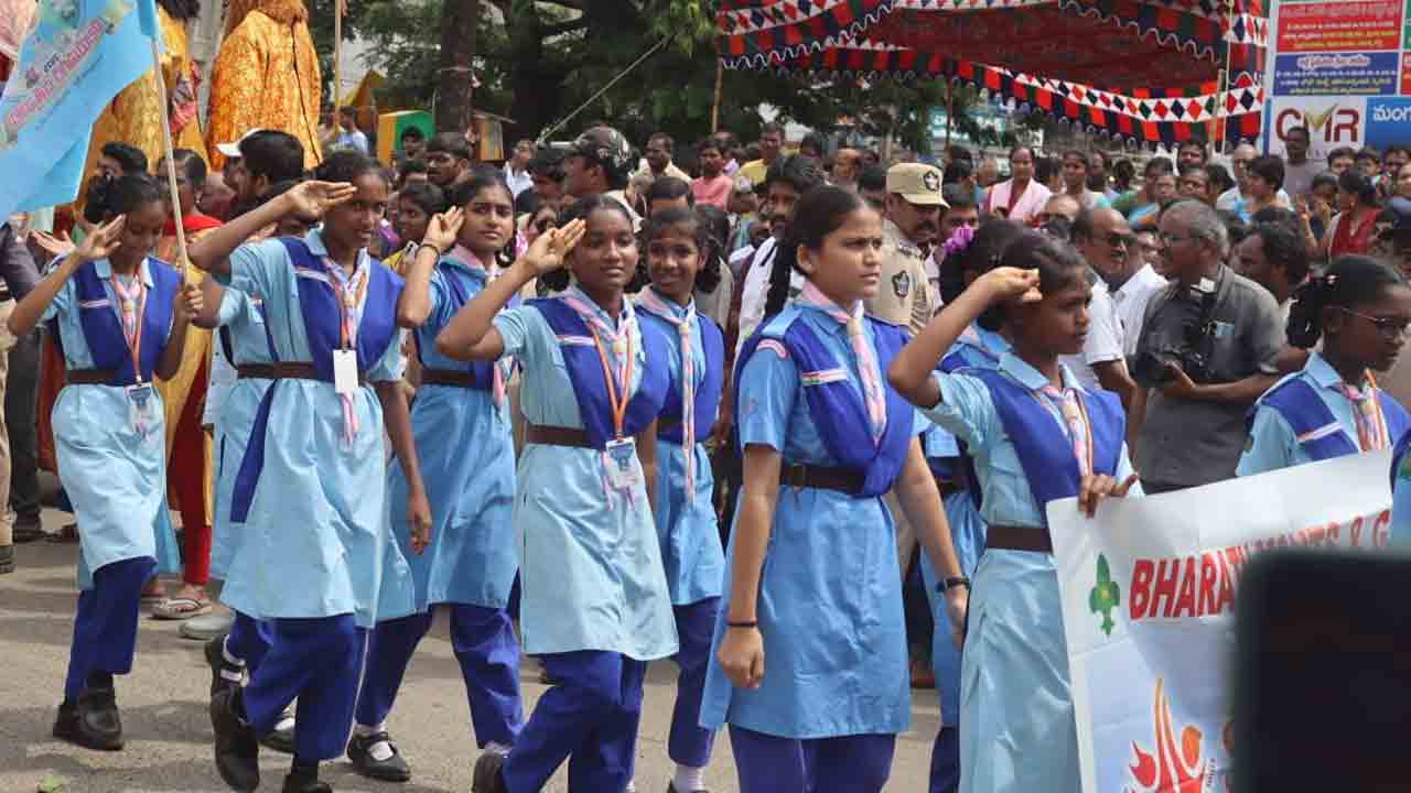 Vijayanagara Utsavalu: వైభవంగా విజయనగర ఉత్సవాలు ప్రారంభం