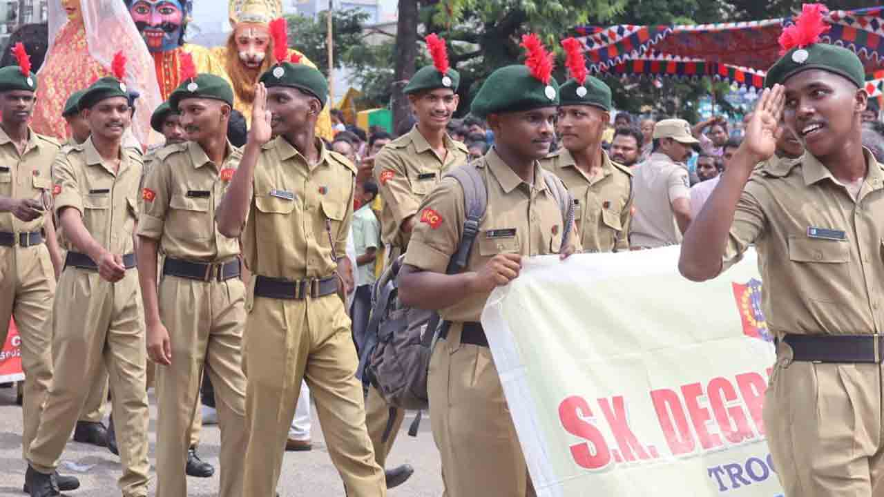 Vijayanagara Utsavalu: వైభవంగా విజయనగర ఉత్సవాలు ప్రారంభం