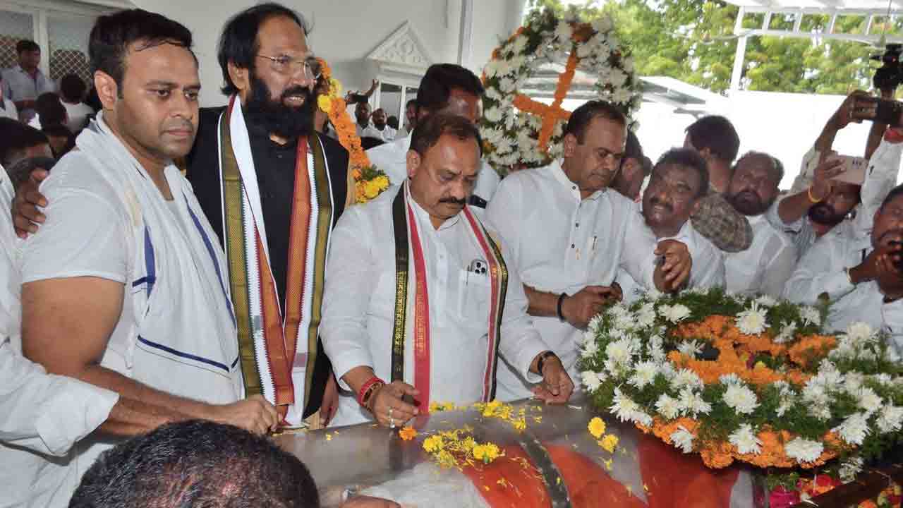 Damodar Reddy: ప్రభుత్వ అధికార లాంఛనాలతో దామోదర్‌రెడ్డి అంత్యక్రియలు.. పలువురు ప్రముఖుల నివాళి