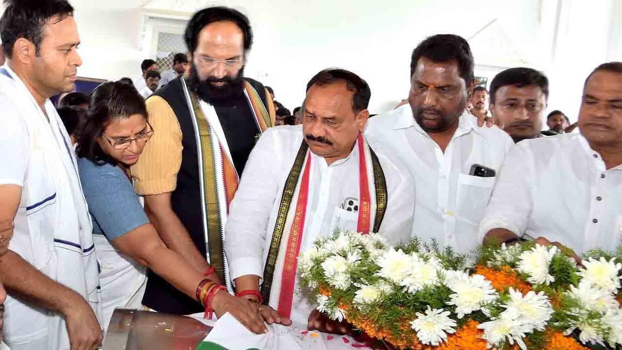 Damodar Reddy: ప్రభుత్వ అధికార లాంఛనాలతో దామోదర్‌రెడ్డి అంత్యక్రియలు.. పలువురు ప్రముఖుల నివాళి