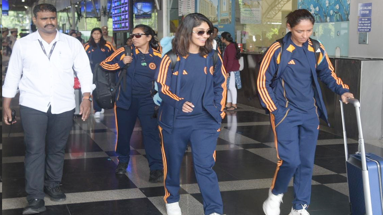 India Womens Cricket Team: పాకిస్తాన్ జట్టును ఓడించి విశాఖ చేరుకున్న భారత మహిళల క్రికెట్ జట్టు