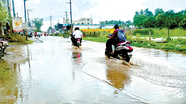  Rain  ఈదురుగాలులతో వాన