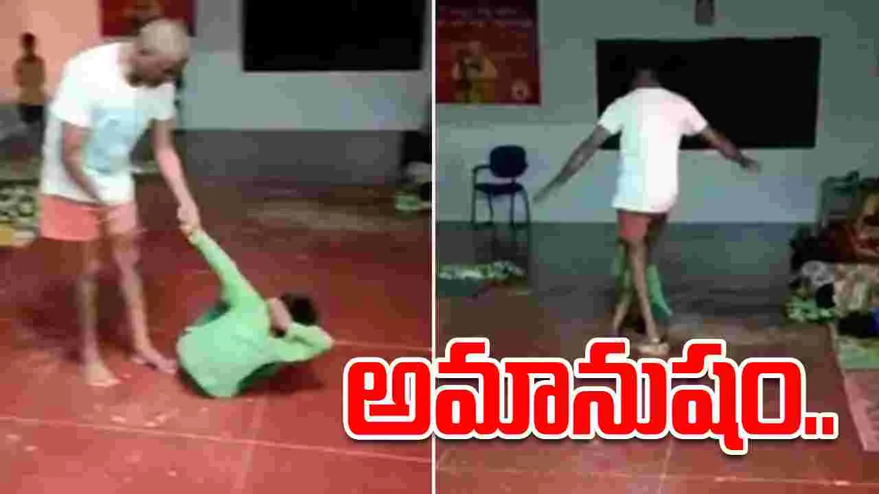 Karnataka Vedic school: విద్యార్థిని కింద పడేసి.. కాలితో తన్ని.. వేద పాఠశాల టీచర్ ఘాతుకం..