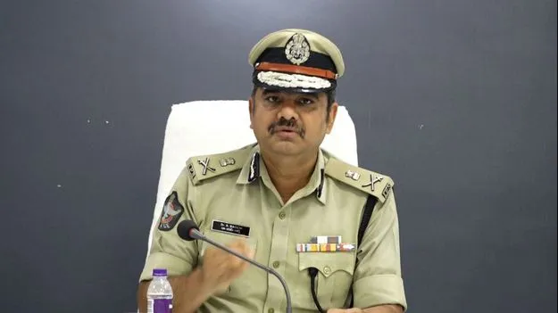Police Martyrs Day: పోలీసుల పని తీరును తప్పక కొనియాడాల్సిందే: విశాఖ సీపీ