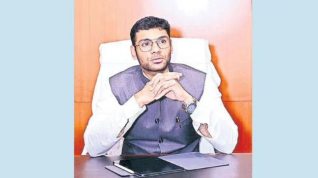 వీఎంఆర్‌డీఏ కమిషనర్‌ బదిలీ