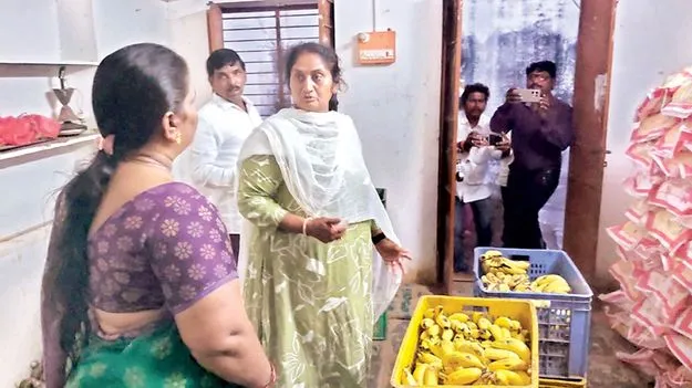 బీసీ గురుకుల పాఠశాల తనిఖీ