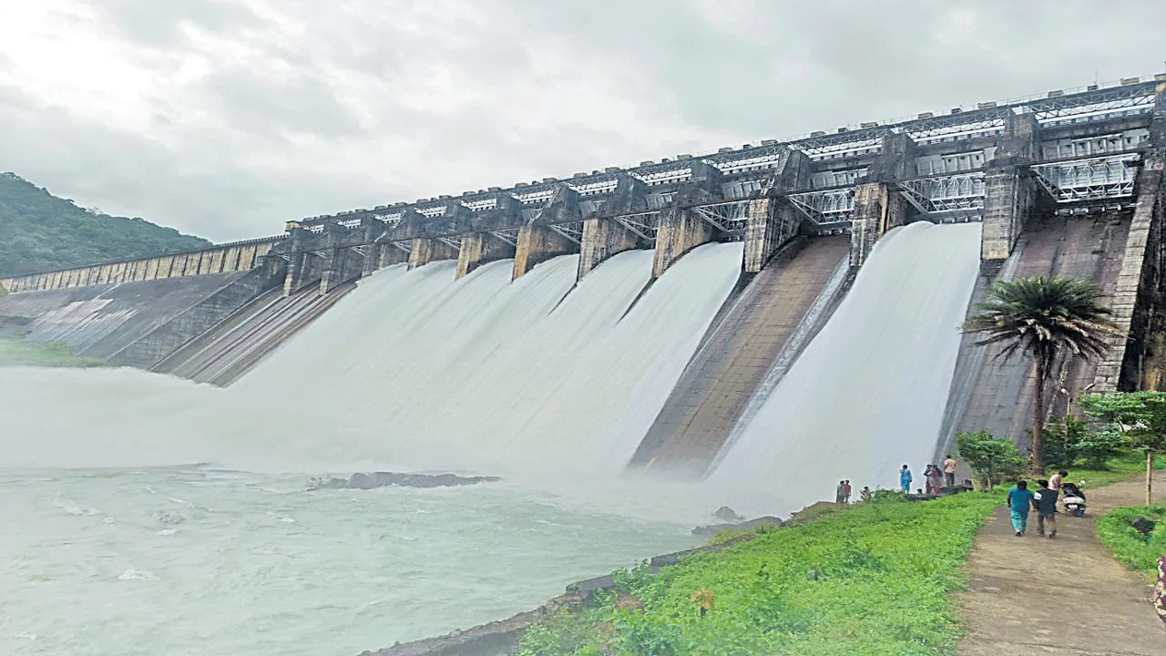 Water Shortage: సాగునీటి పంపిణీ అస్తవ్యస్తం.. రైతుల గగ్గోలు
