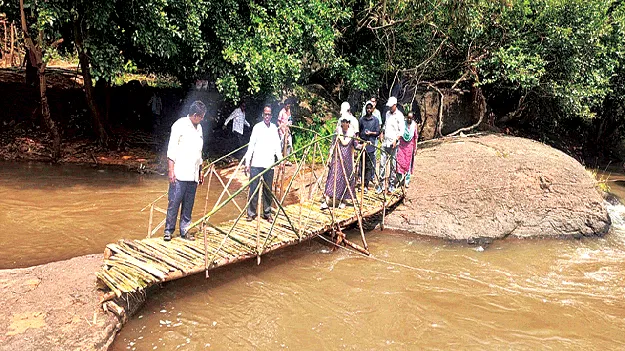   Waterfalls స్వచ్ఛందంగా జలపాతం అభివృద్ధి 