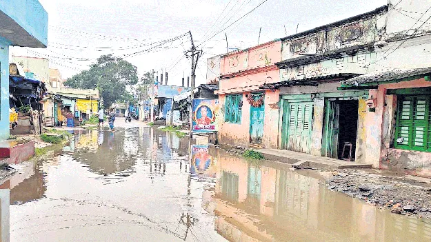 పలుచోట్ల భారీ వర్షం