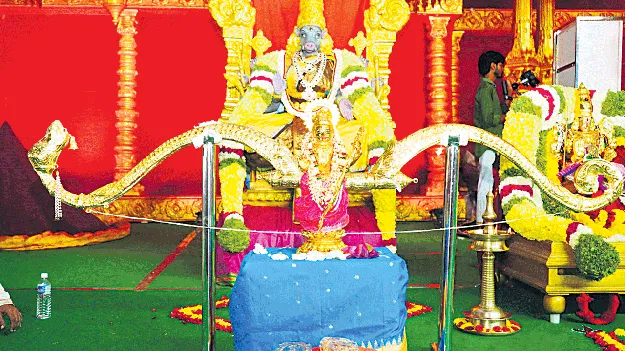 స్వర్ణ శోభితం... మహాశక్తి యాగం