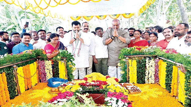 ఎర్రన్న ఆశయ సాధనకు కృషి చేస్తాం