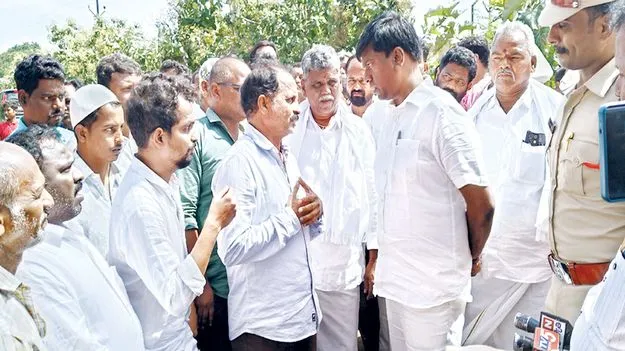 మార్కెట్‌ యార్డులో సీసీ కెమెరాలు ఏర్పాటు చేయాలి: ఎమ్మెల్యే