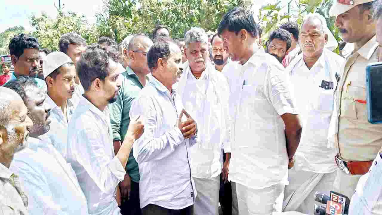 మార్కెట్‌ యార్డులో సీసీ కెమెరాలు ఏర్పాటు చేయాలి: ఎమ్మెల్యే