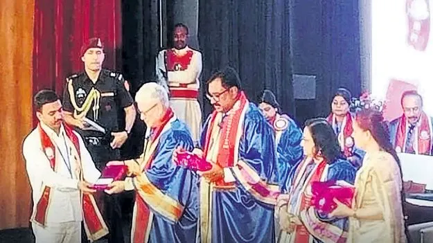 Gold medal: జీవిత ఖైదీకి బంగారు పతకం 