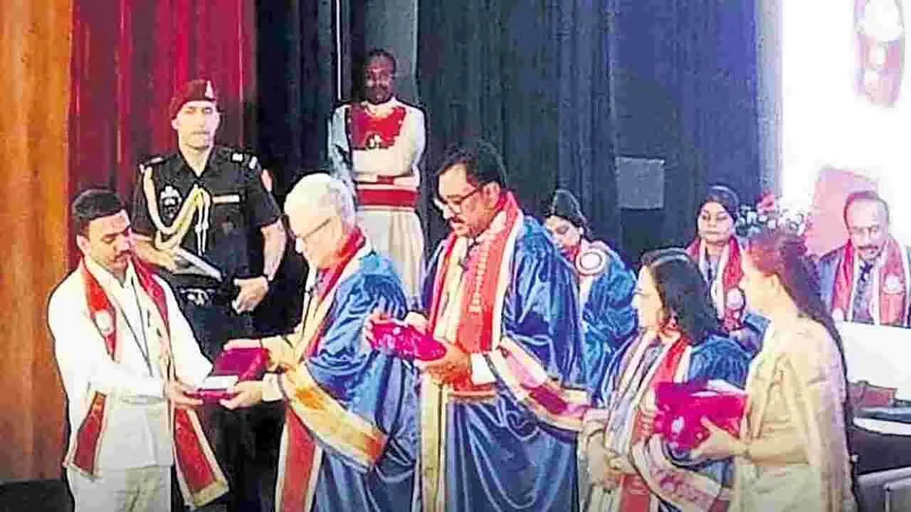 Gold medal: జీవిత ఖైదీకి బంగారు పతకం