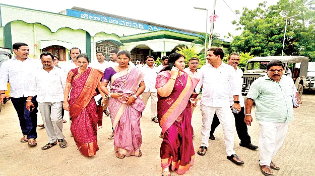 ఒక్క అంశమూ చర్చించలే