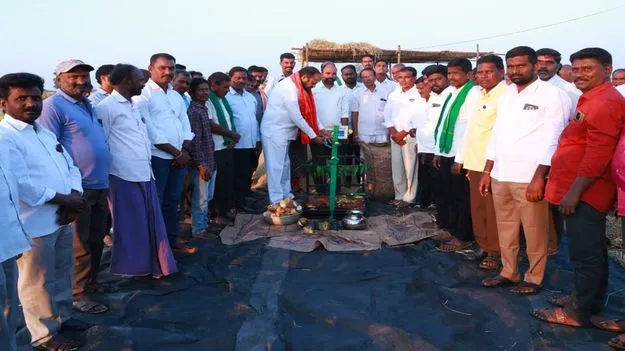 కొనుగోలు కేంద్రాల్లోనే ధాన్యం విక్రయించాలి