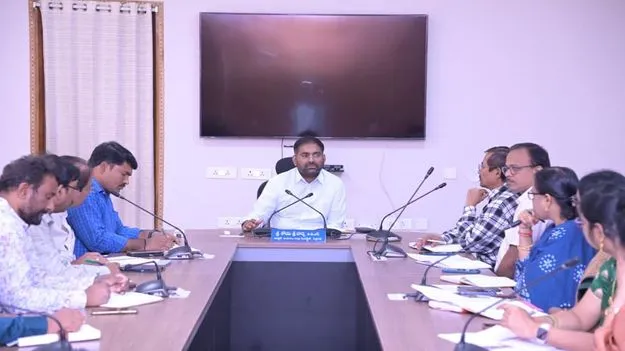 పాఠశాలల అభివృద్ధి పనులను పర్యవేక్షించాలి 