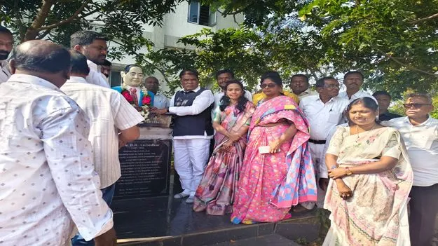 లింగాపూర్‌ సందర్శించిన ఎస్సీ, ఎస్టీ కమిషన్‌ చైర్మన్‌