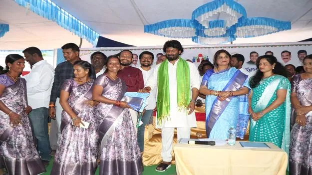 మహిళలను గౌరవించడం సంప్రదాయం