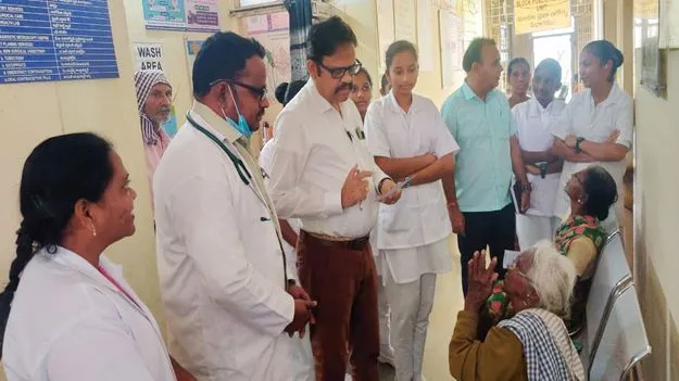 పీహెచ్‌సీల్లో ప్రసవాలు పెంచాలి